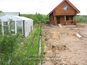 После дождя вода начала заполнять траншею