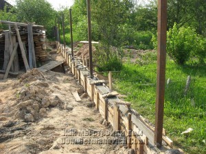 Залит верхний пояс фундамента