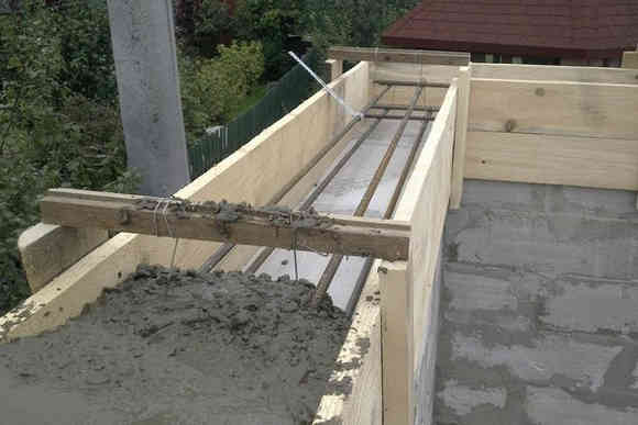 Заливка бетона в опалубку из доски