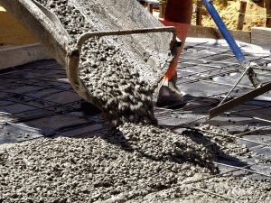 Заливка бетона бетономешалкой