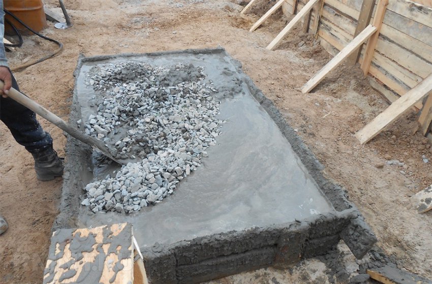Приготовление раствора бетона для фундамента