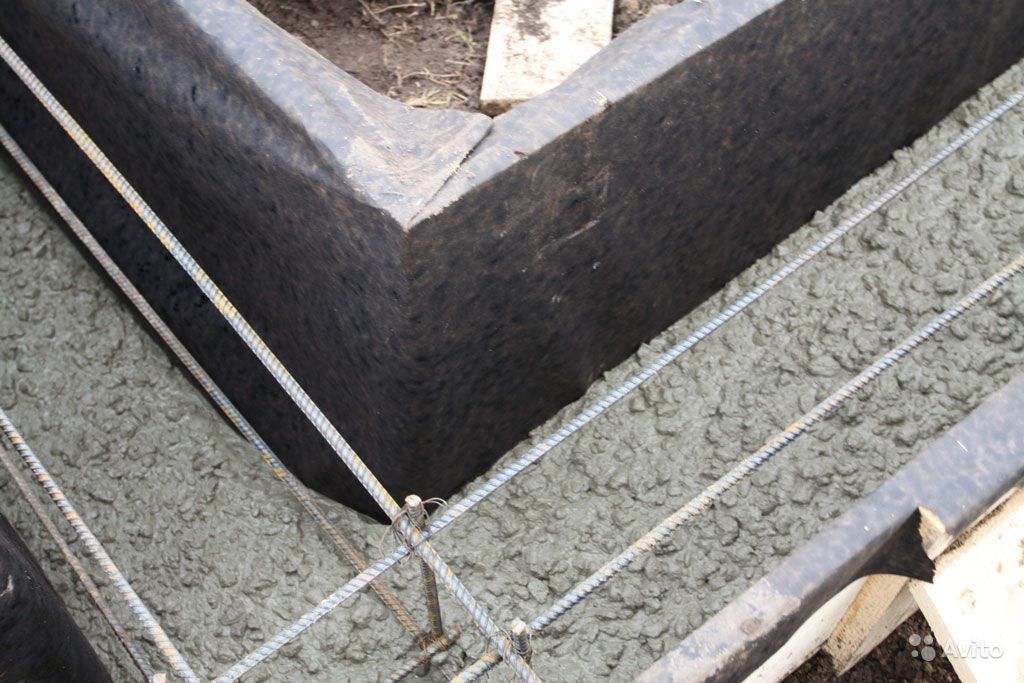 Заливка ленточного фундамента бетоном