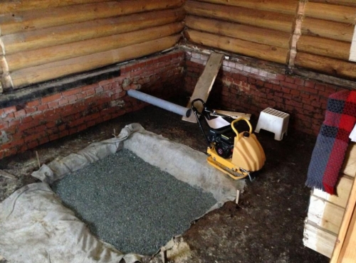 Фундамент под печь в баню - засыпаем щебень