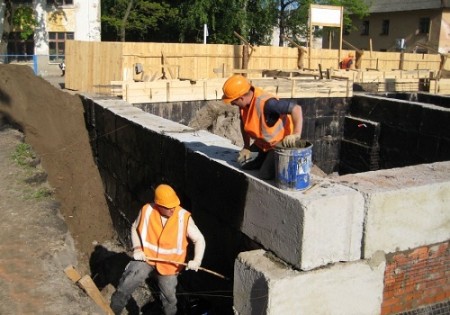 Рулонная изоляция фундаментов