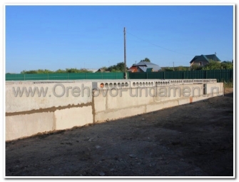 Ленточный фундамент с перекрытием плитами