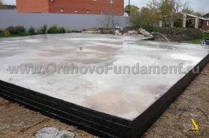 Плитный фундамент после застывания