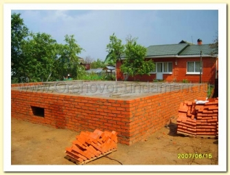 Сборный фундамент под жилой кирпичный дом