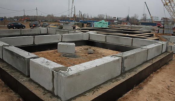 фундамент из бетонных блоков