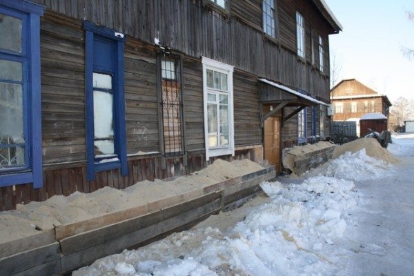 Утепление грунтом слабо решает проблему промерзания