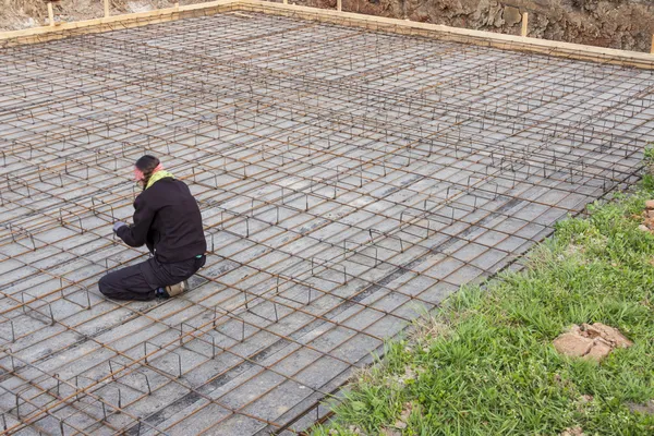 Армирование работник — стоковое изображение Армирование работник Стоковое Изображение