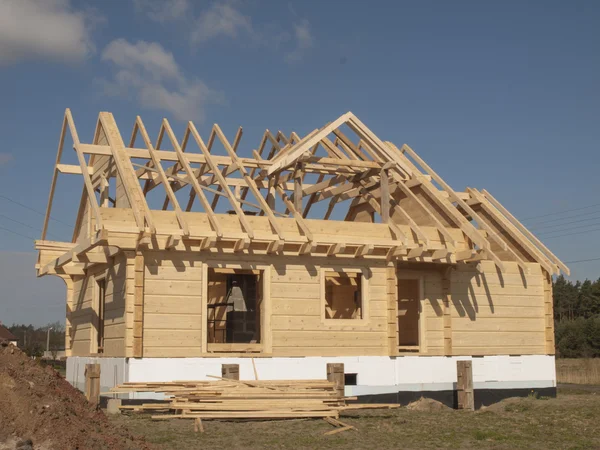 Строительство деревянного дома с журналами прямоугольные Лицензионные Стоковые Фото