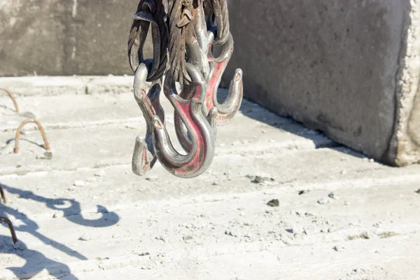 Фундаментов зданий, арматуры, бетон, щебень, на крючках — стоковое изображение Фундаментов зданий, арматуры, бетон, щебень, на крючках Лицензионные Стоковые Изображения